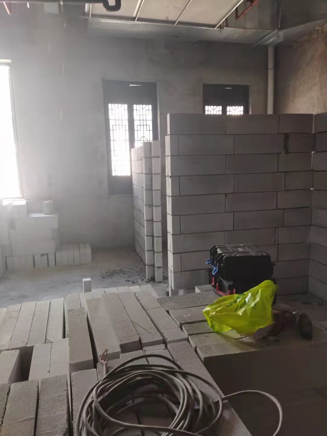 办公楼轻质砖隔墙场景参考